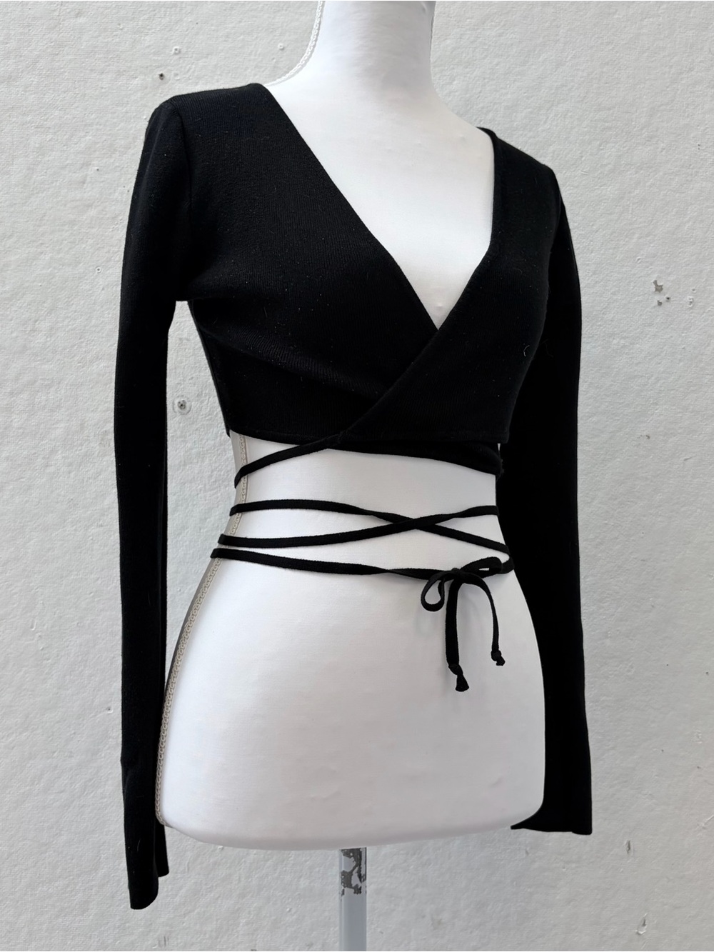 Hera Collection Size M Black Wrap Crop Top with Waist Ties